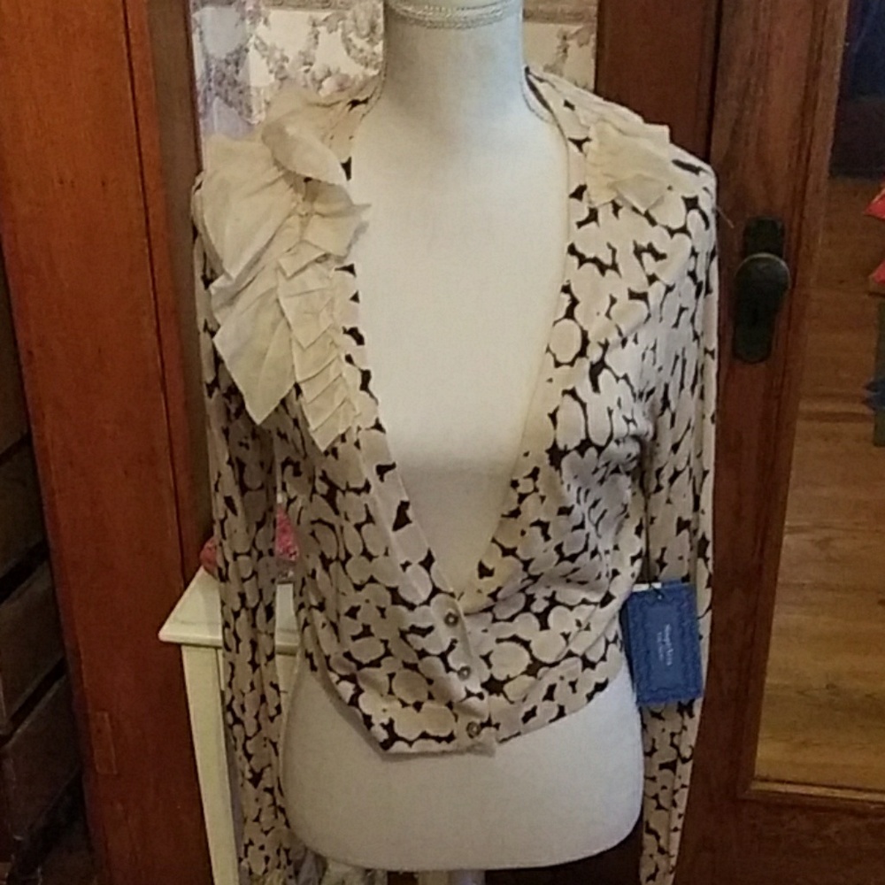 Cute simply vera Wang sweater new size PL